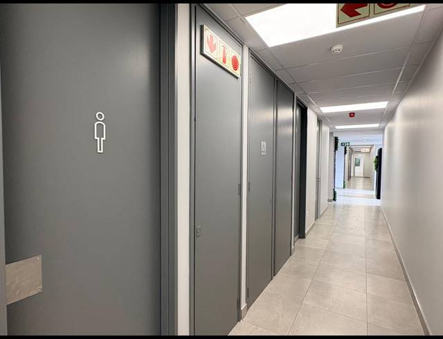 404M² OFFICE TO LET IN VORNA VALLEY